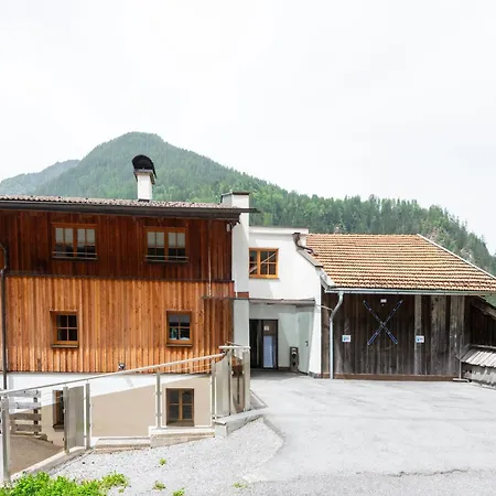 Farmhouse In Tobadill With Mountain Views, Cleaning Included アパート