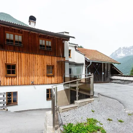 Farmhouse In Tobadill With Mountain Views, Cleaning Included アパート *